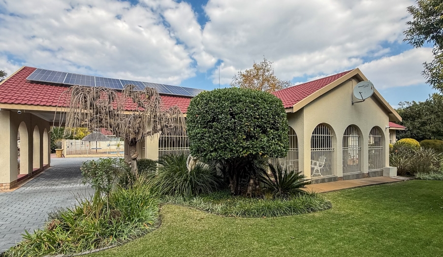 3 Bedroom Property for Sale in Flamwood North West